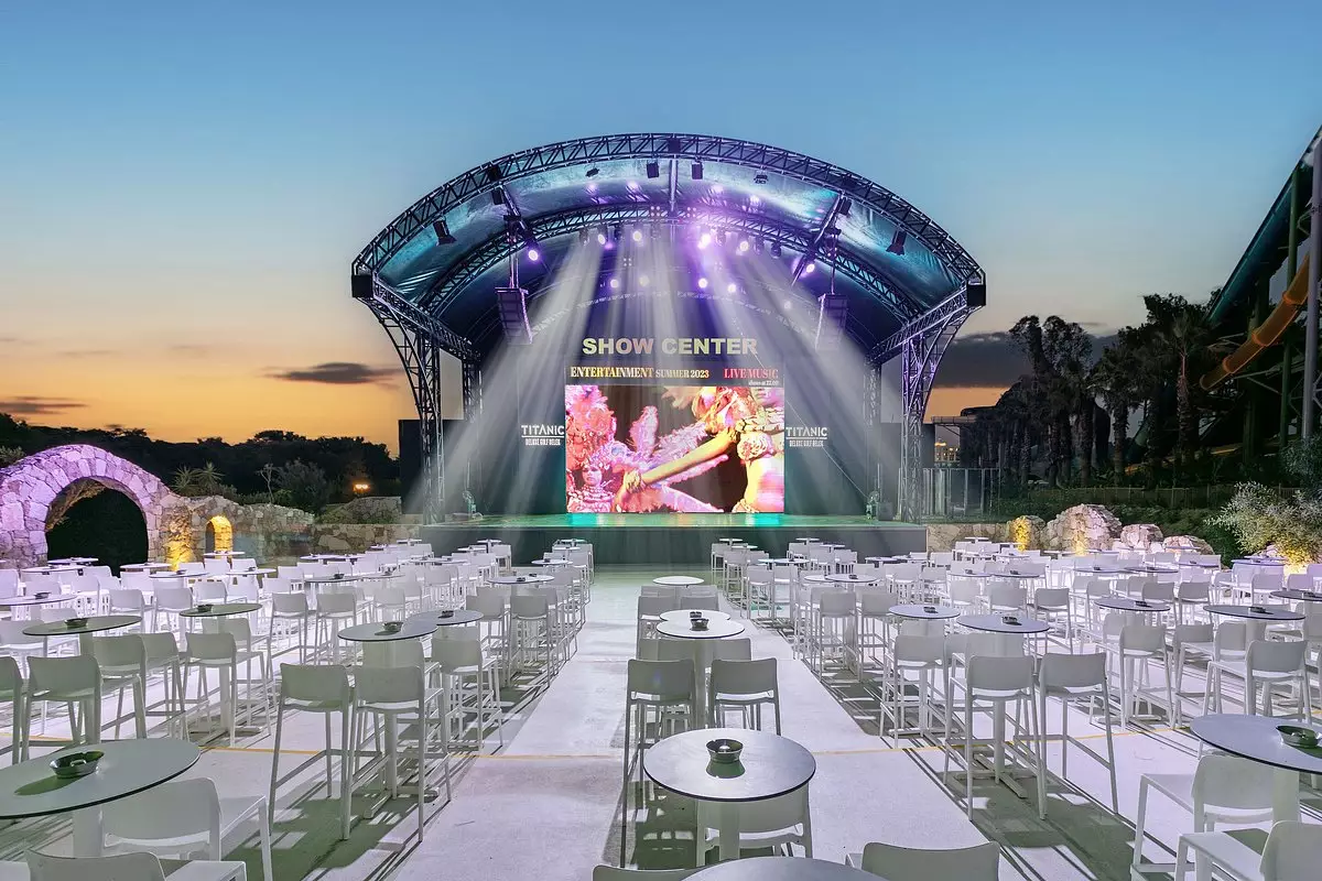 آمفی تئاتر هتل تایتانیک بلک آنتالیا